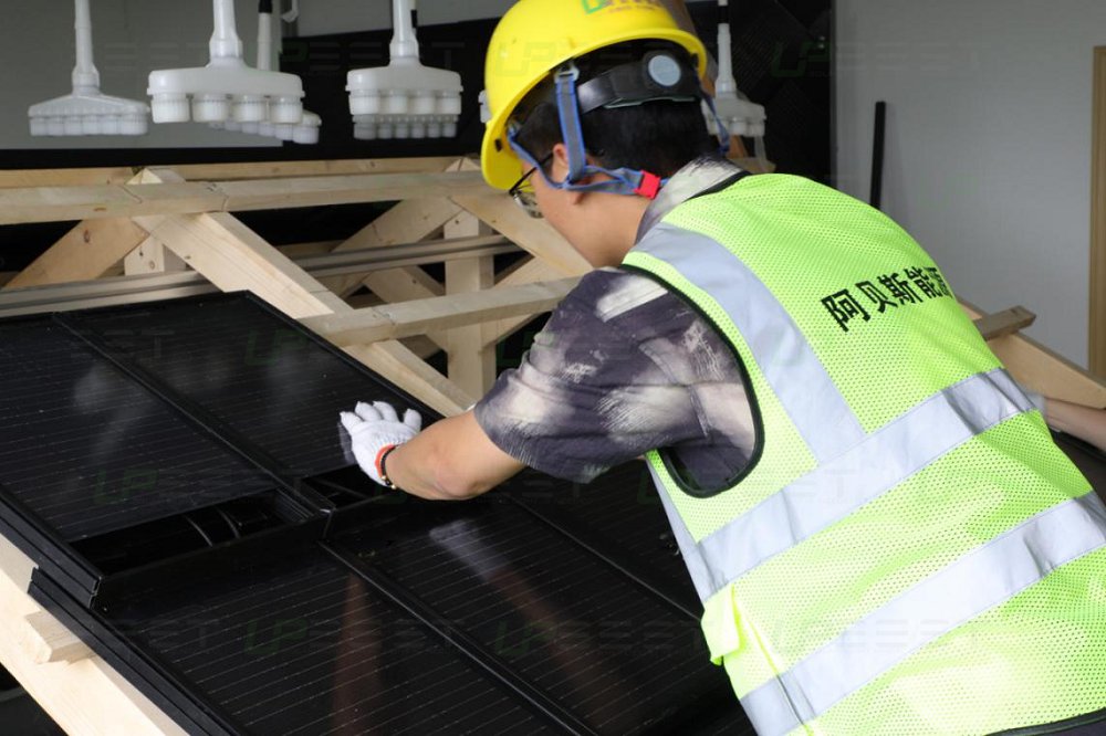 Beste technici bijna klaar met baanbrekende BIPV-training, voorbeeldruimte na uitgebreide tests