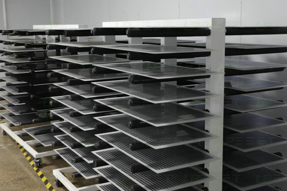 Upbest voltooit de productie en bereidt zich voor om BIPV-producten naar bouwplaatsen te verzenden